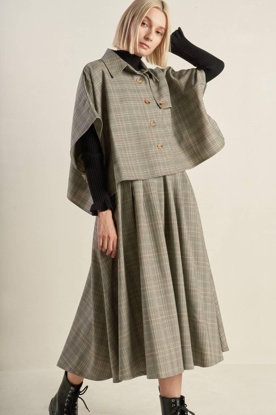Moody Allure Woven Midi Skirt in black beige, view 4 — Soul Flow Apparel