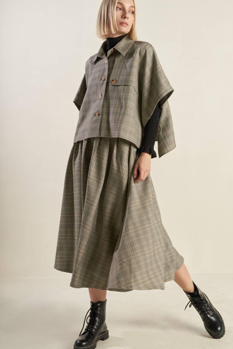 Moody Allure Woven Midi Skirt in black beige, view 5 — Soul Flow Apparel