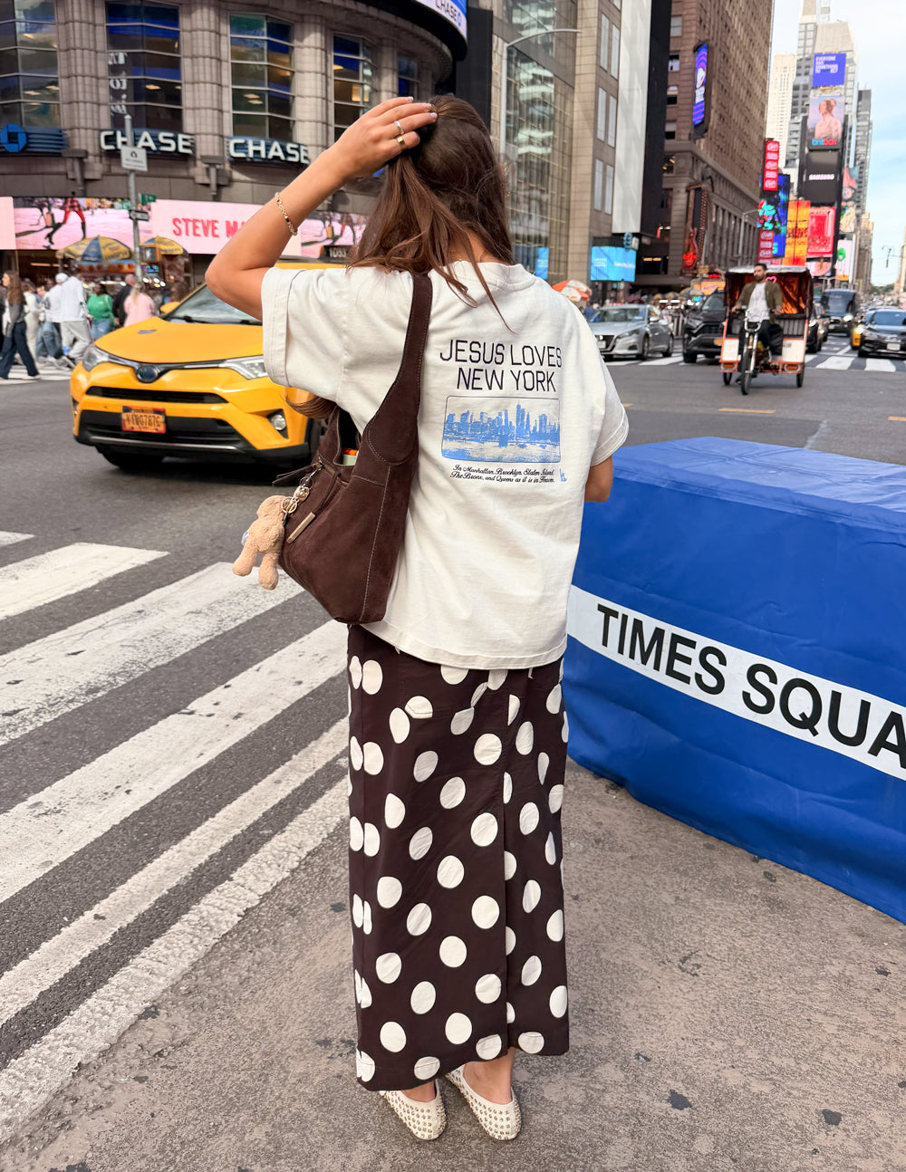 Jesus Loves New York Heavyweight Tee – Christian T-Shirt