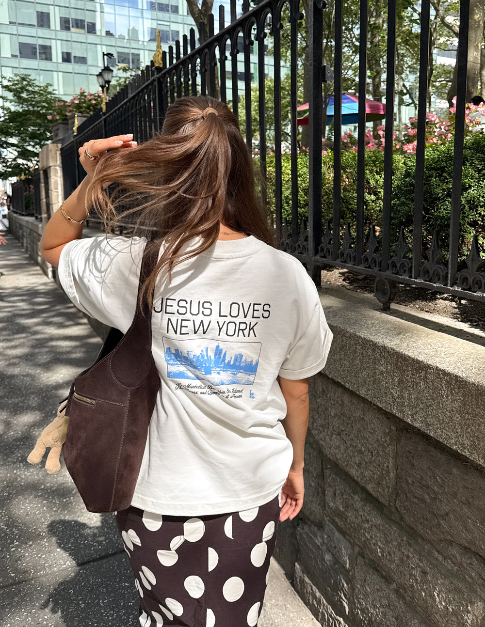Jesus Loves New York Heavyweight Tee – Christian T-Shirt