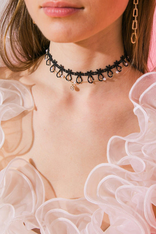 Daisy Chain Pearls Choker Necklace with Real Pearls and Lace Zinc Alloy — Soul Flow Apparel