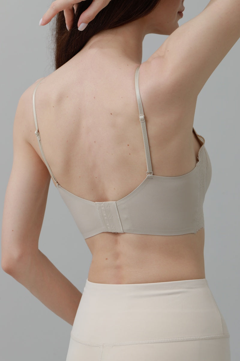 CloudSoft Wireless Bra – Lace Detail & Invisible Fit 🌸☁️ Leto Collection