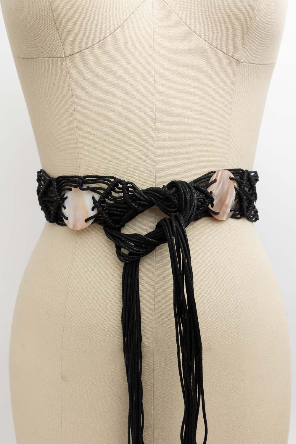 Bohemian Macramé Belt – Handwoven with Seashell Accents Leto Collection