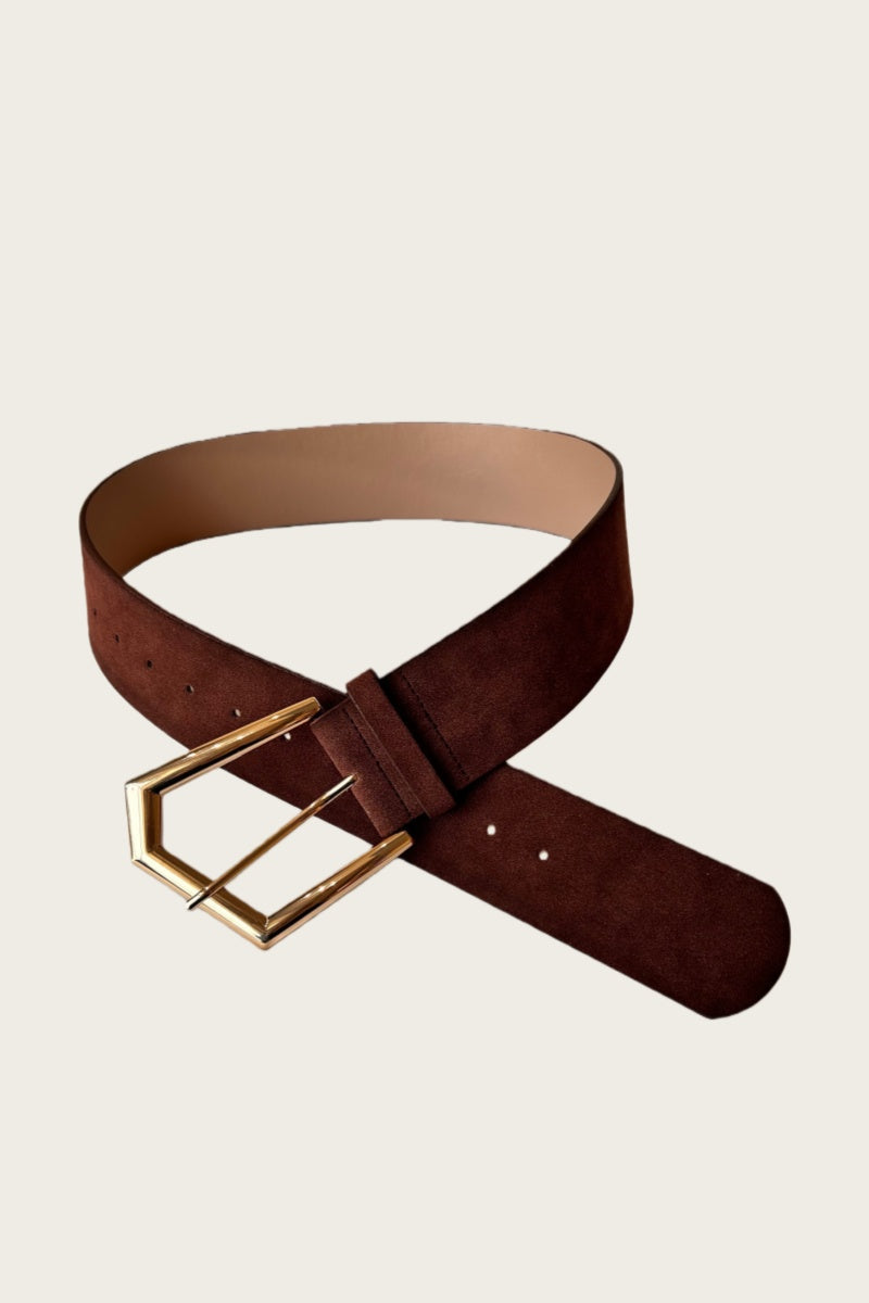 Wild West Chic: Wide Suede Belt Leto Collection