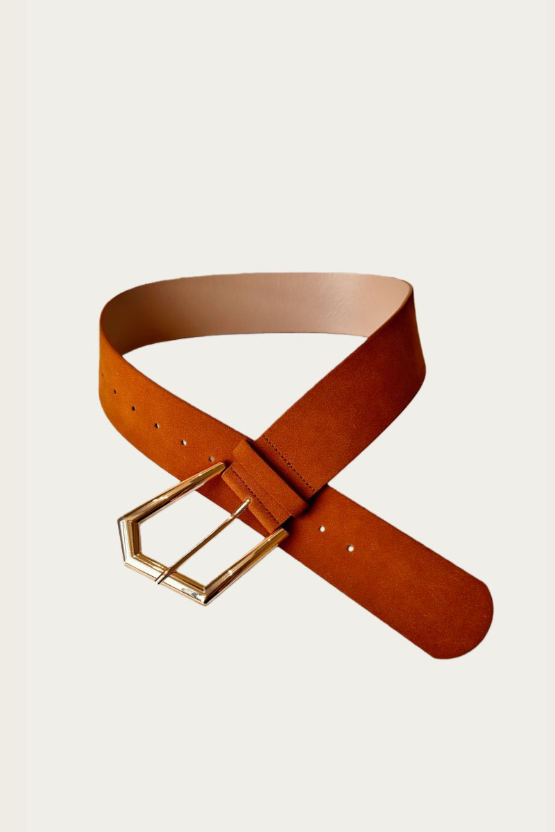 Wild West Chic: Wide Suede Belt Leto Collection