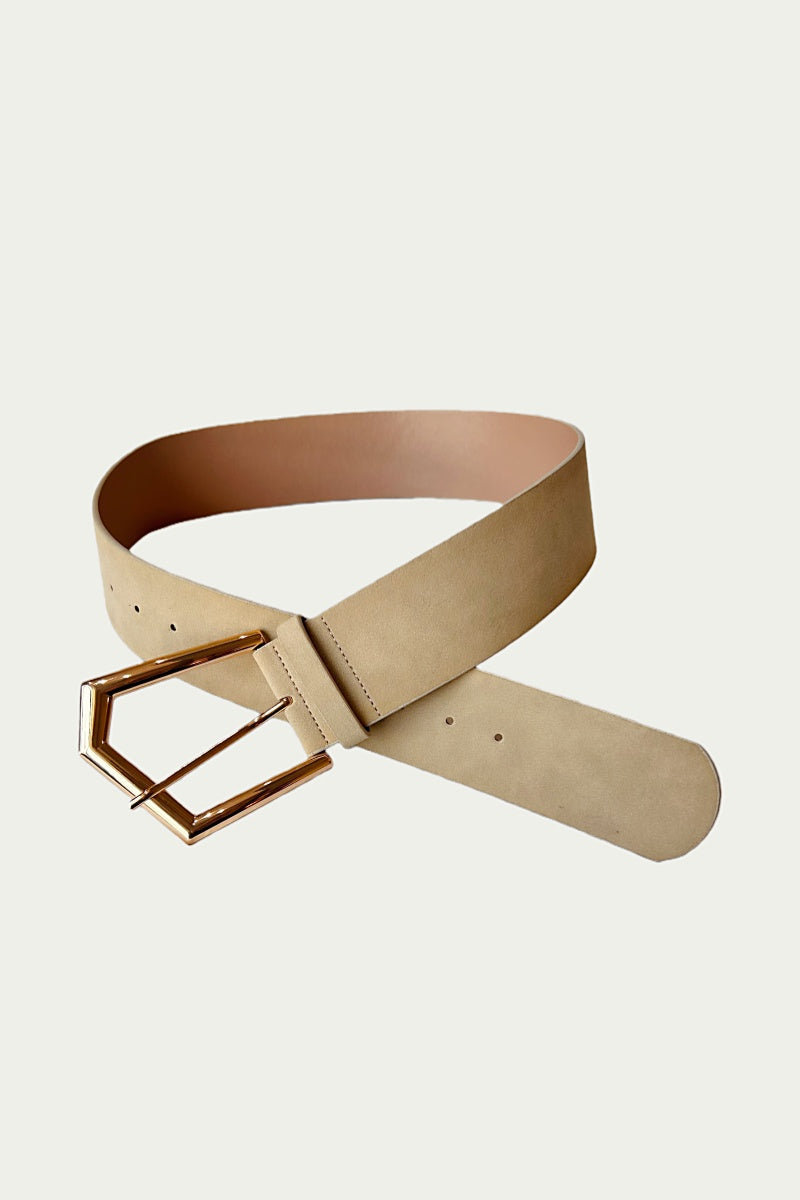 Wild West Chic: Wide Suede Belt Leto Collection