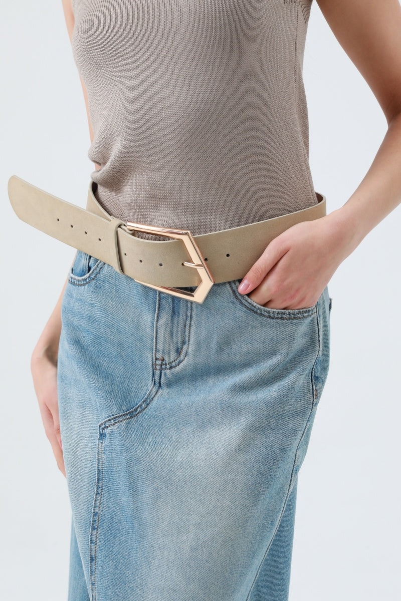 Wild West Chic: Wide Suede Belt Leto Collection