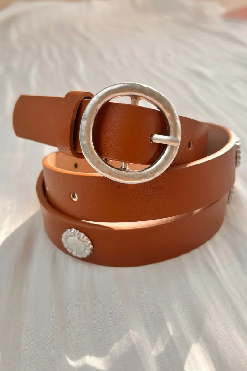 Vintage Western Charm: Cowgirl Belt Leto Collection
