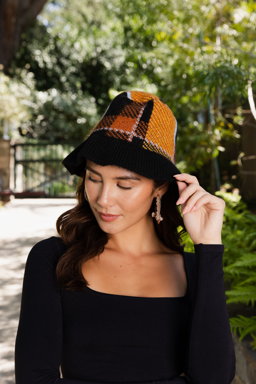 Plaid Bucket Hat Beanie Cozy Stylish Winter Look 🧢 Leto Collection