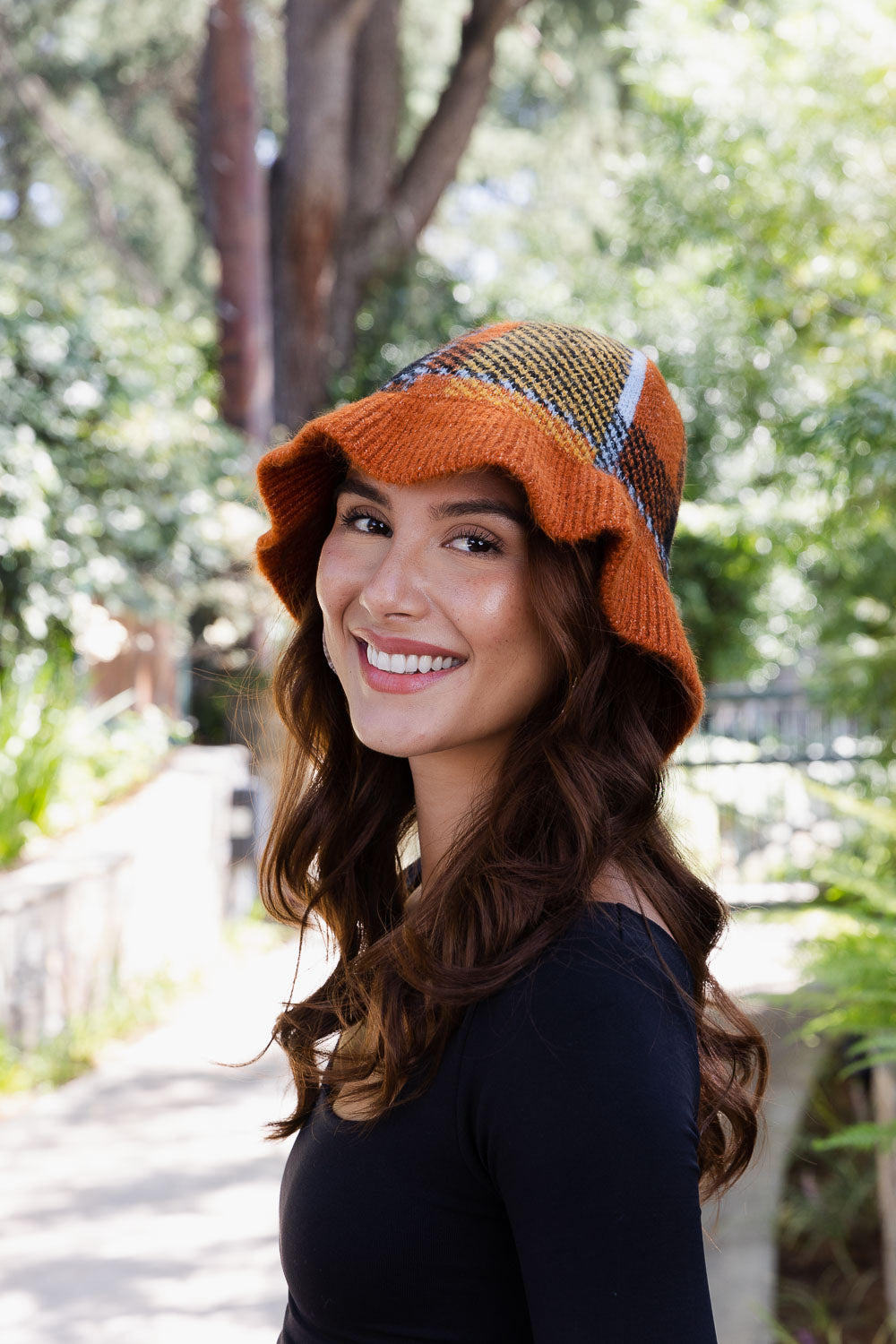 Plaid Bucket Hat Beanie Cozy Stylish Winter Look 🧢 Leto Collection