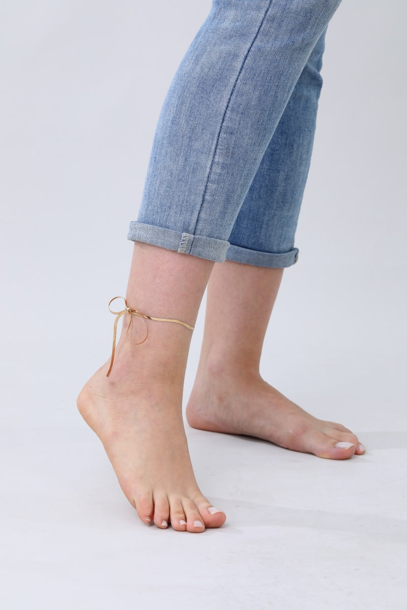 Delicate Gold Bow Anklet – Playful Elegance for Every Step✨ Leto Collection