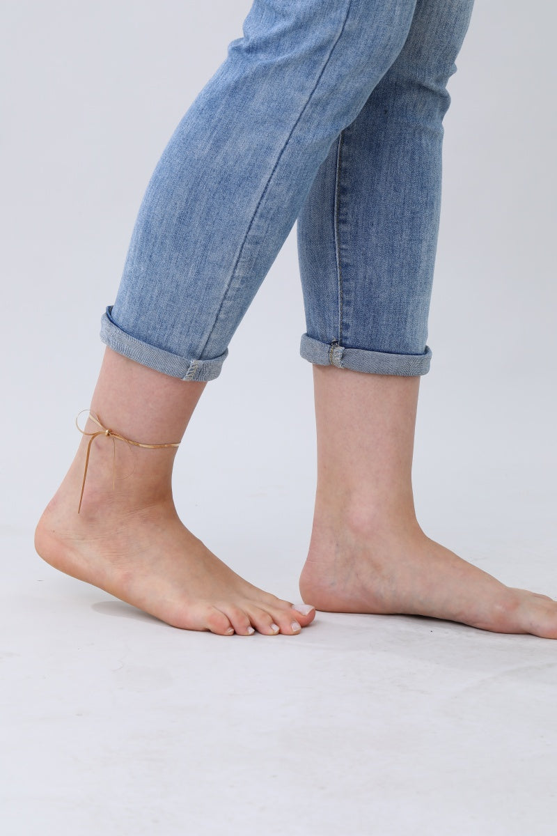 Delicate Gold Bow Anklet – Playful Elegance for Every Step✨ Leto Collection