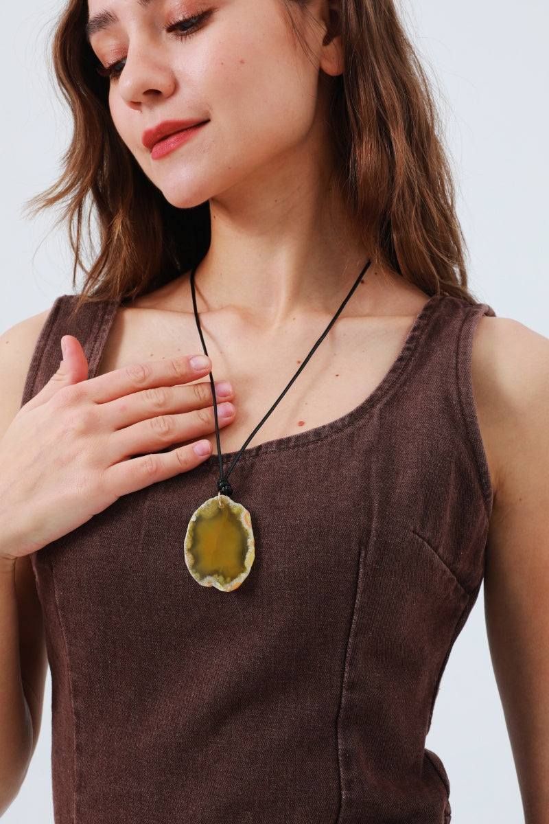Raw Gemstone Pendant Necklace – Organic & Irregular Stone 💎 Leto Collection
