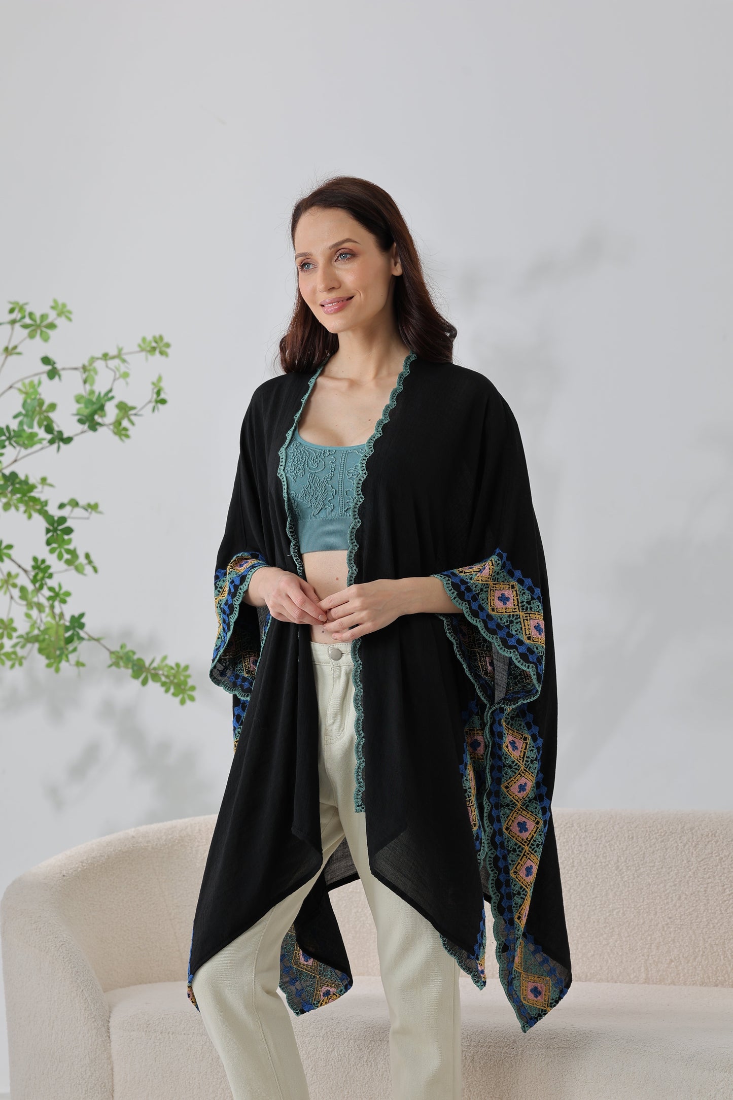 Gypsy Soul: Bohemian Embroidered Trim Kimono Leto Collection