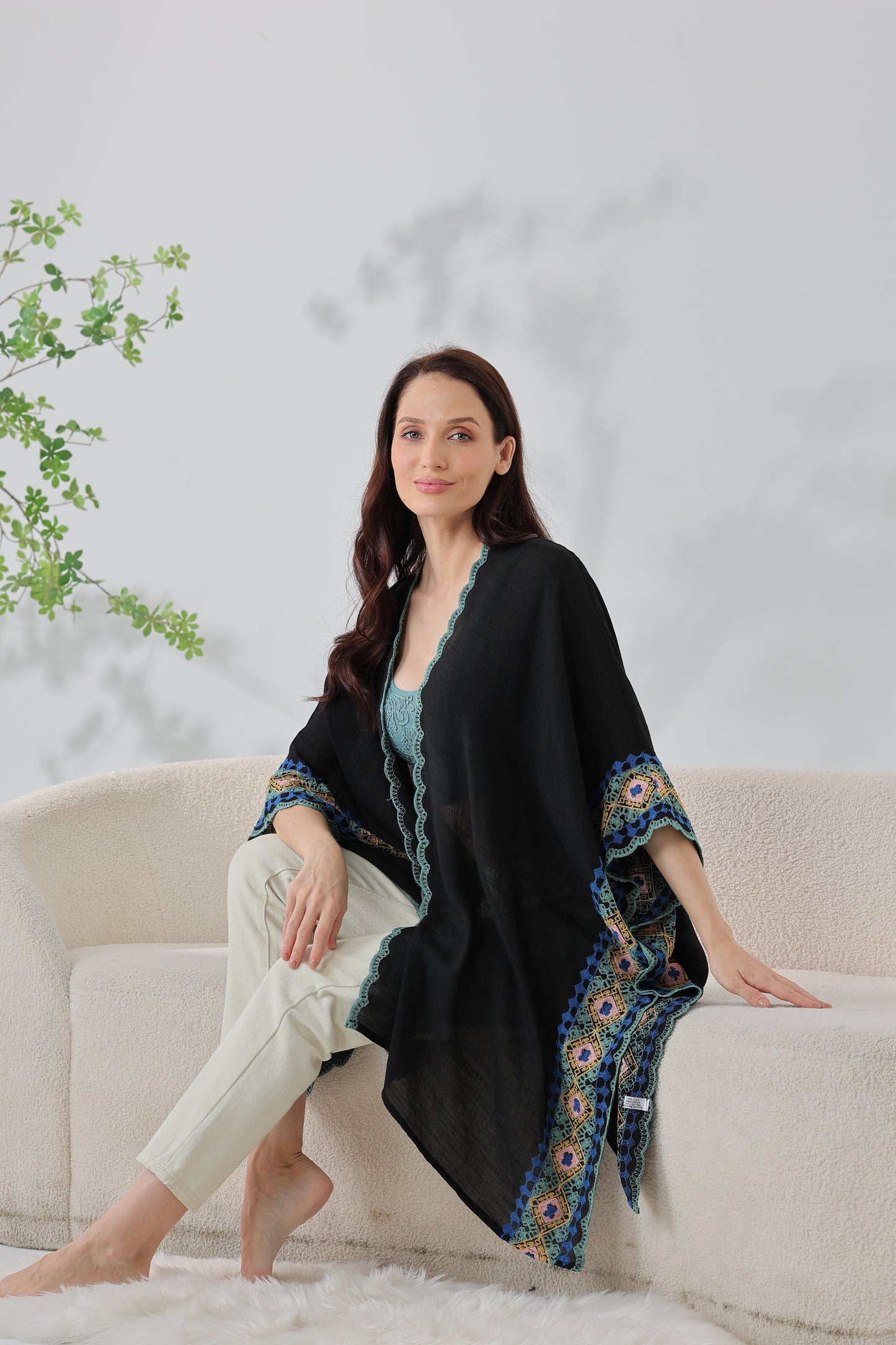 Gypsy Soul: Bohemian Embroidered Trim Kimono Leto Collection