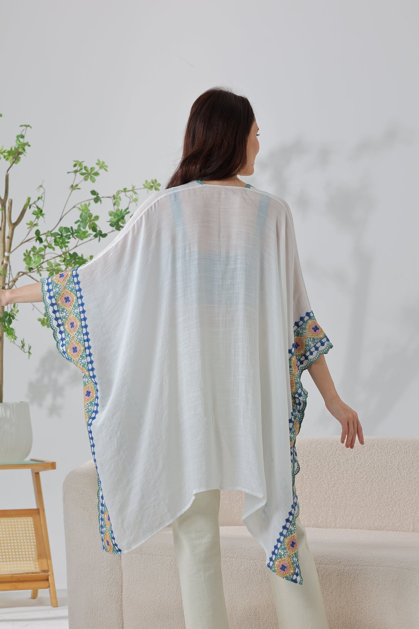 Gypsy Soul: Bohemian Embroidered Trim Kimono Leto Collection
