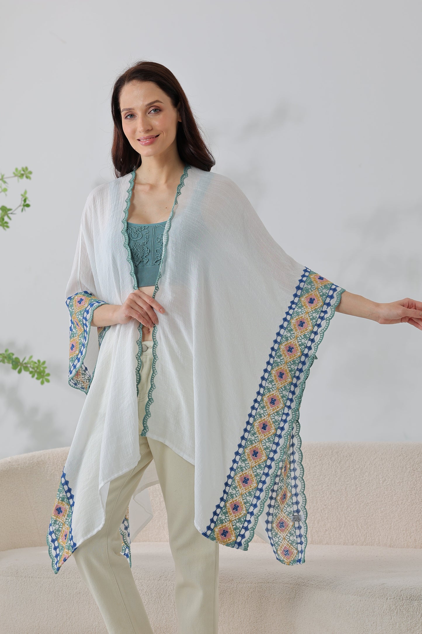 Gypsy Soul: Bohemian Embroidered Trim Kimono Leto Collection