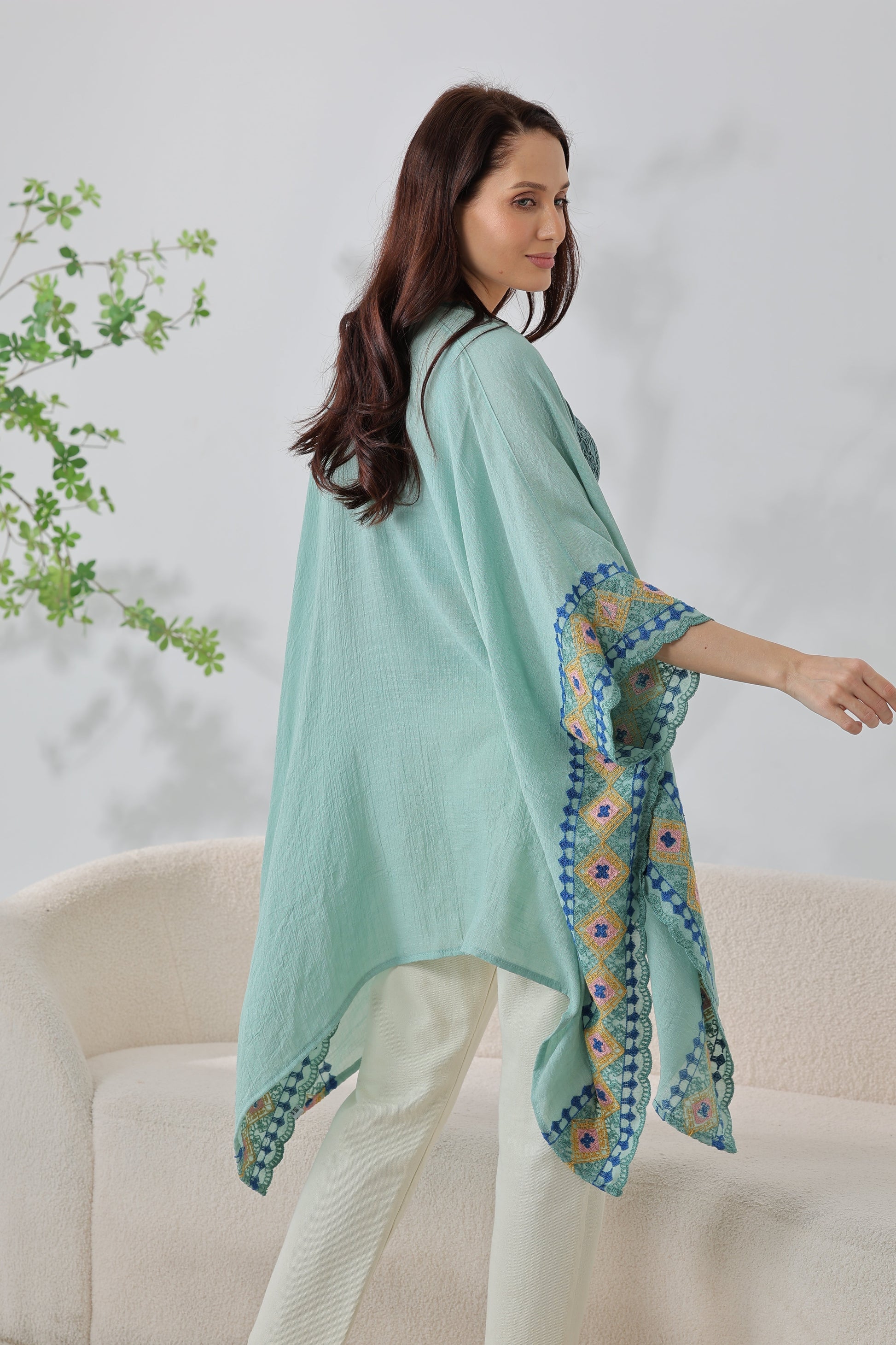 Gypsy Soul: Bohemian Embroidered Trim Kimono Leto Collection