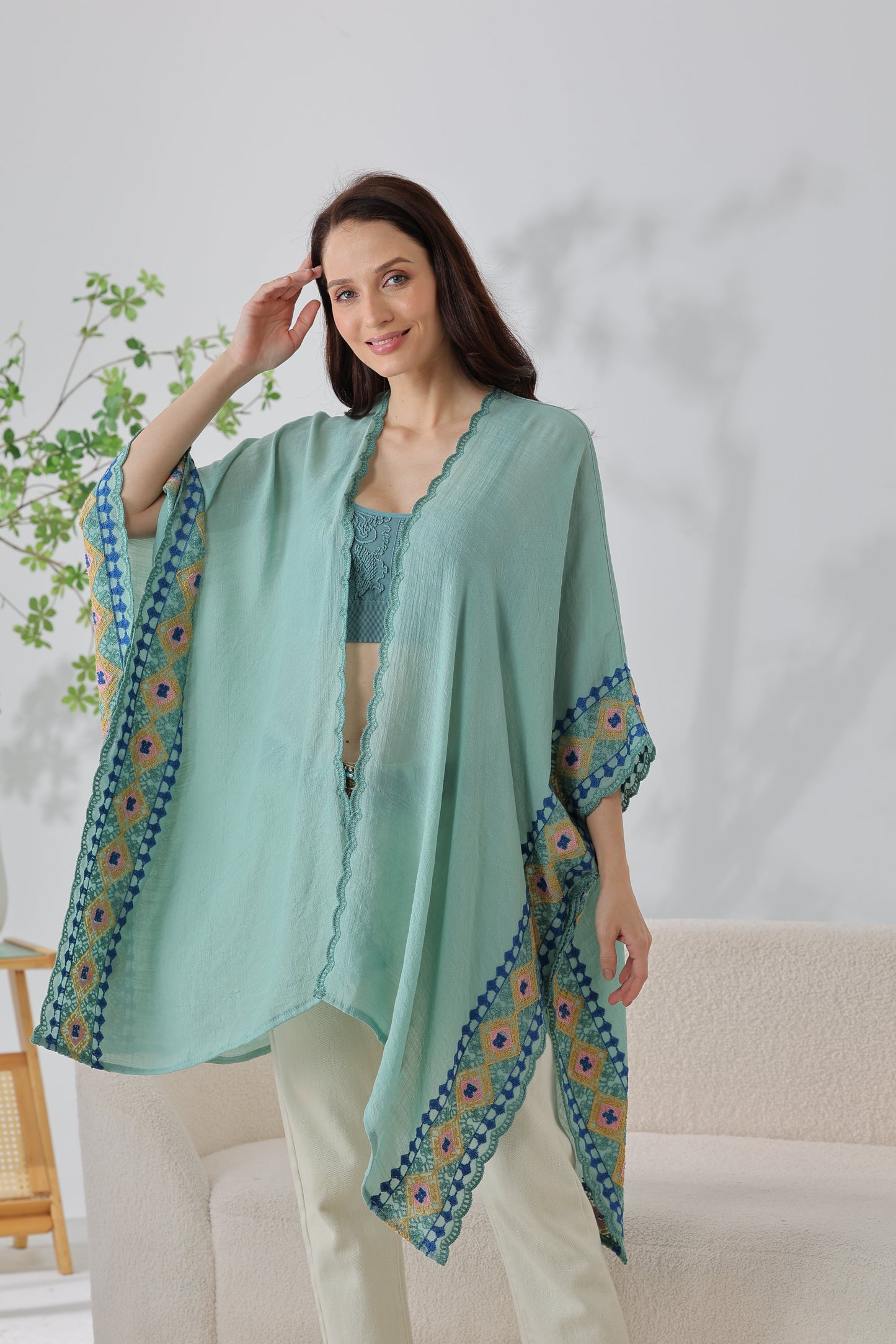 Gypsy Soul: Bohemian Embroidered Trim Kimono Leto Collection