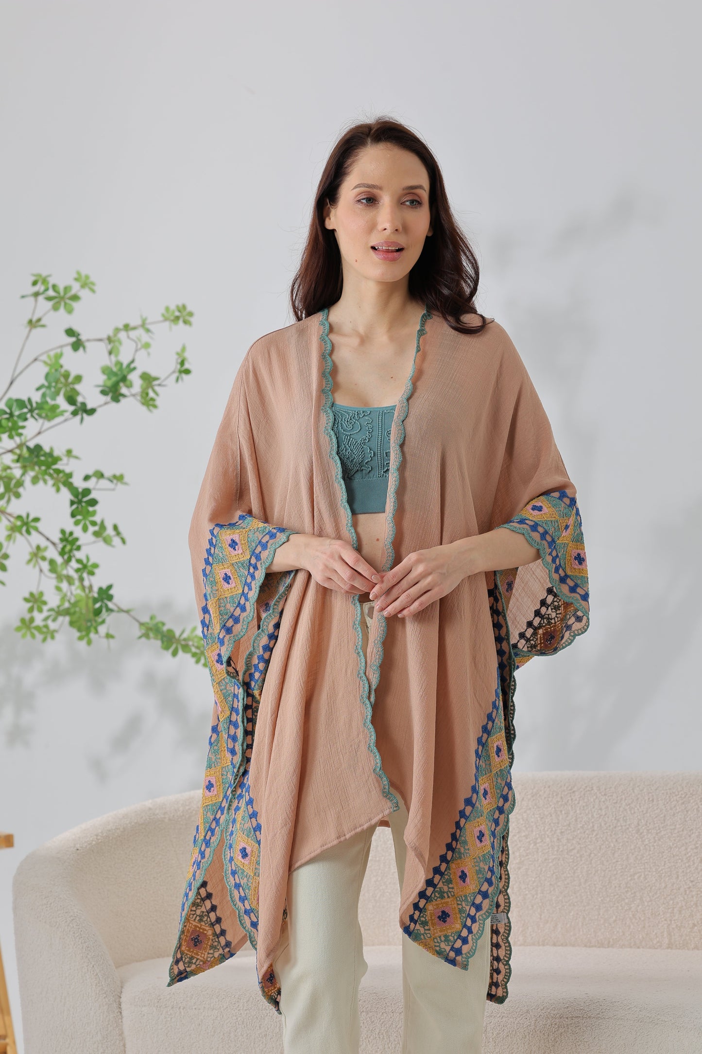 Gypsy Soul: Bohemian Embroidered Trim Kimono Leto Collection