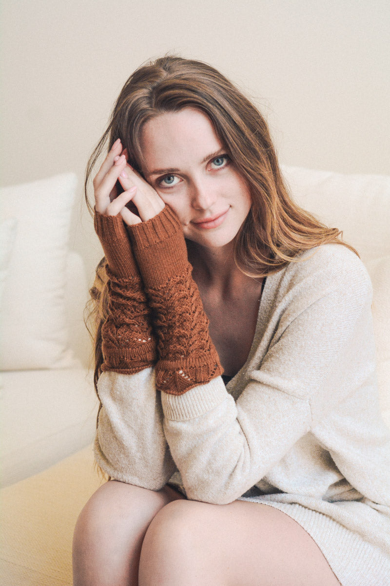 Texting-Friendly Arm Warmers – Trendy Winter Essentials ❄️📱 Leto Collection