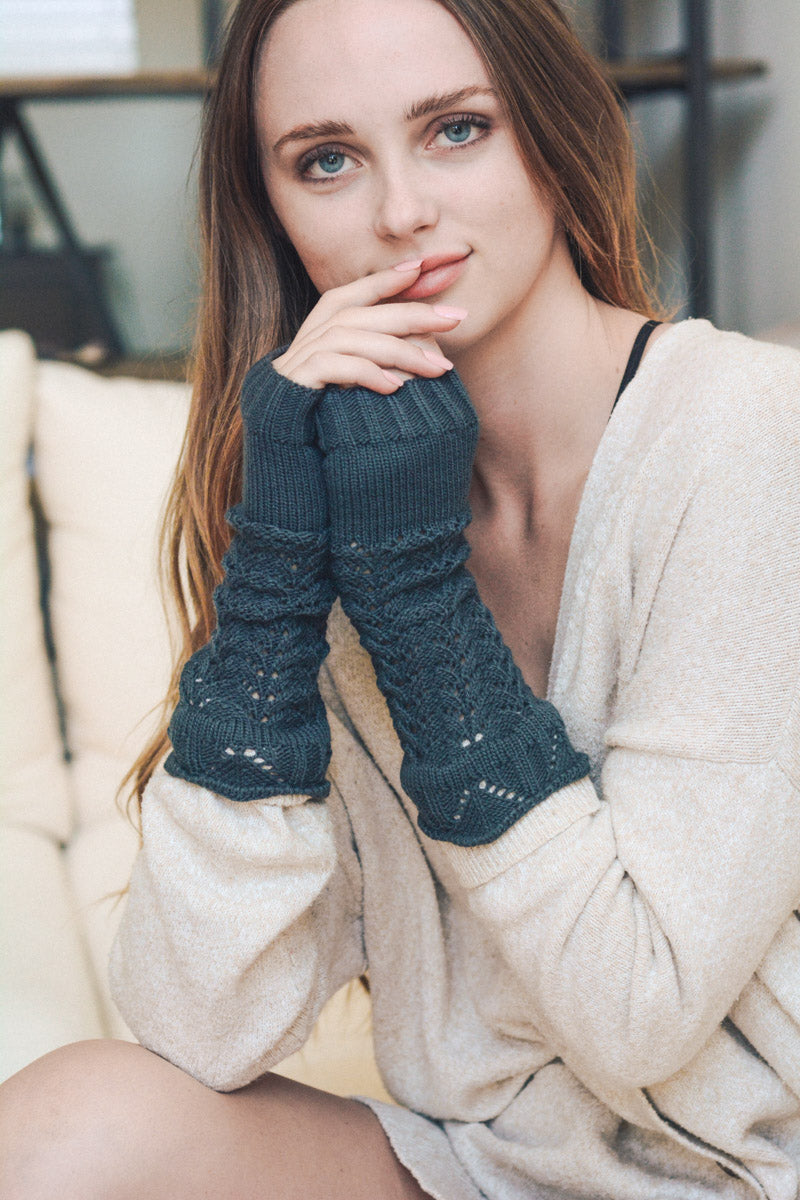 Texting-Friendly Arm Warmers – Trendy Winter Essentials ❄️📱 Leto Collection