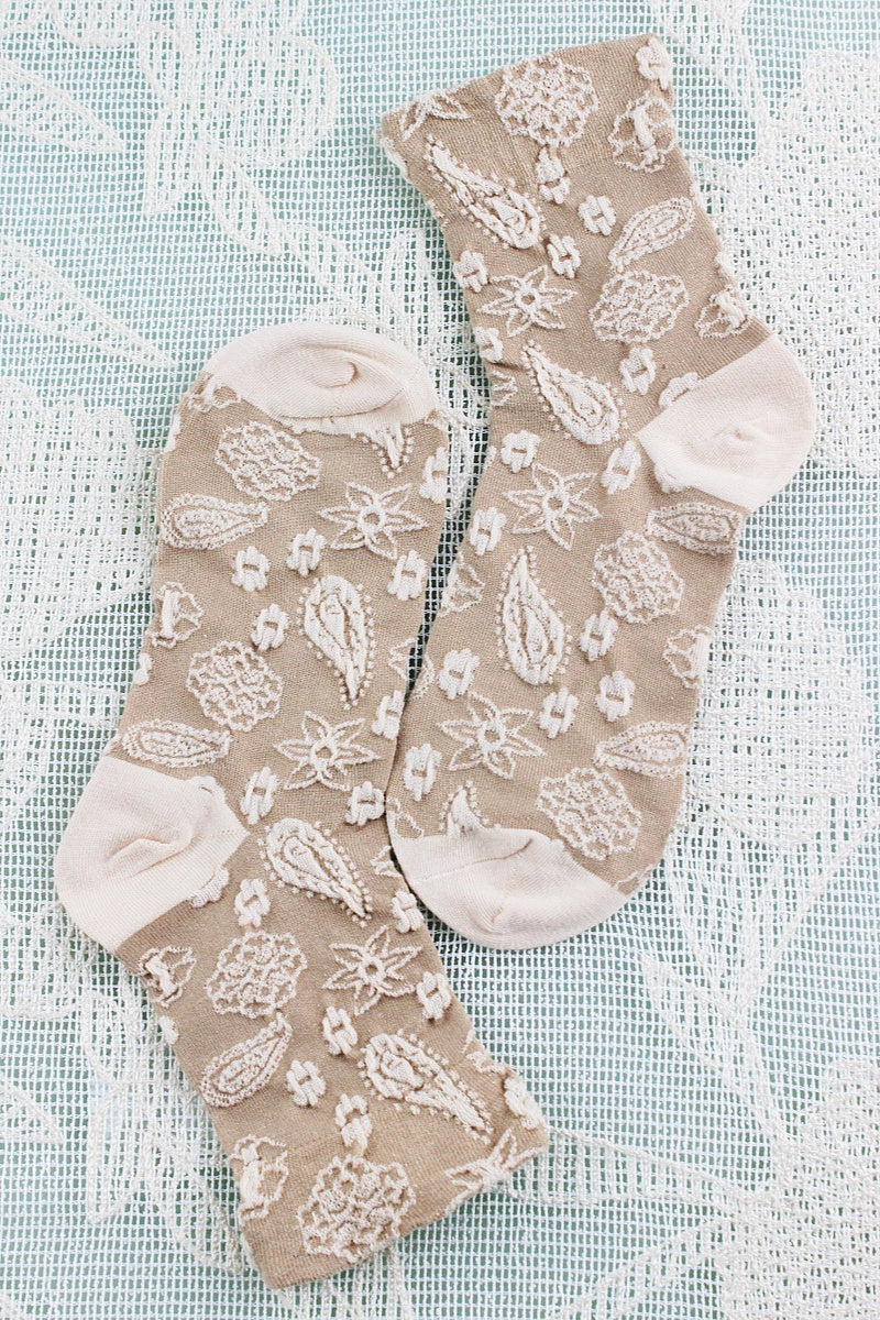Cashew-Print Socks – Lightweight & Breathable Comfort 🌰🧦 Leto Collection
