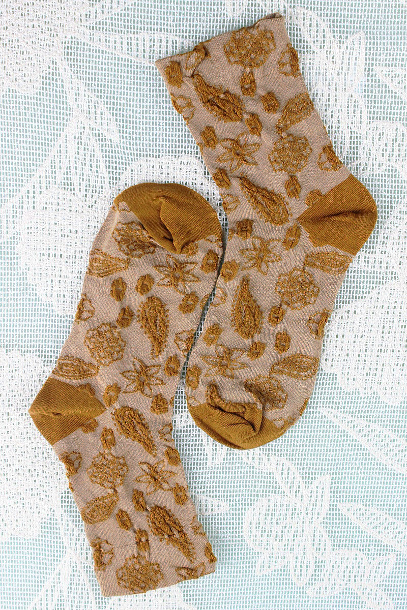 Cashew-Print Socks – Lightweight & Breathable Comfort 🌰🧦 Leto Collection