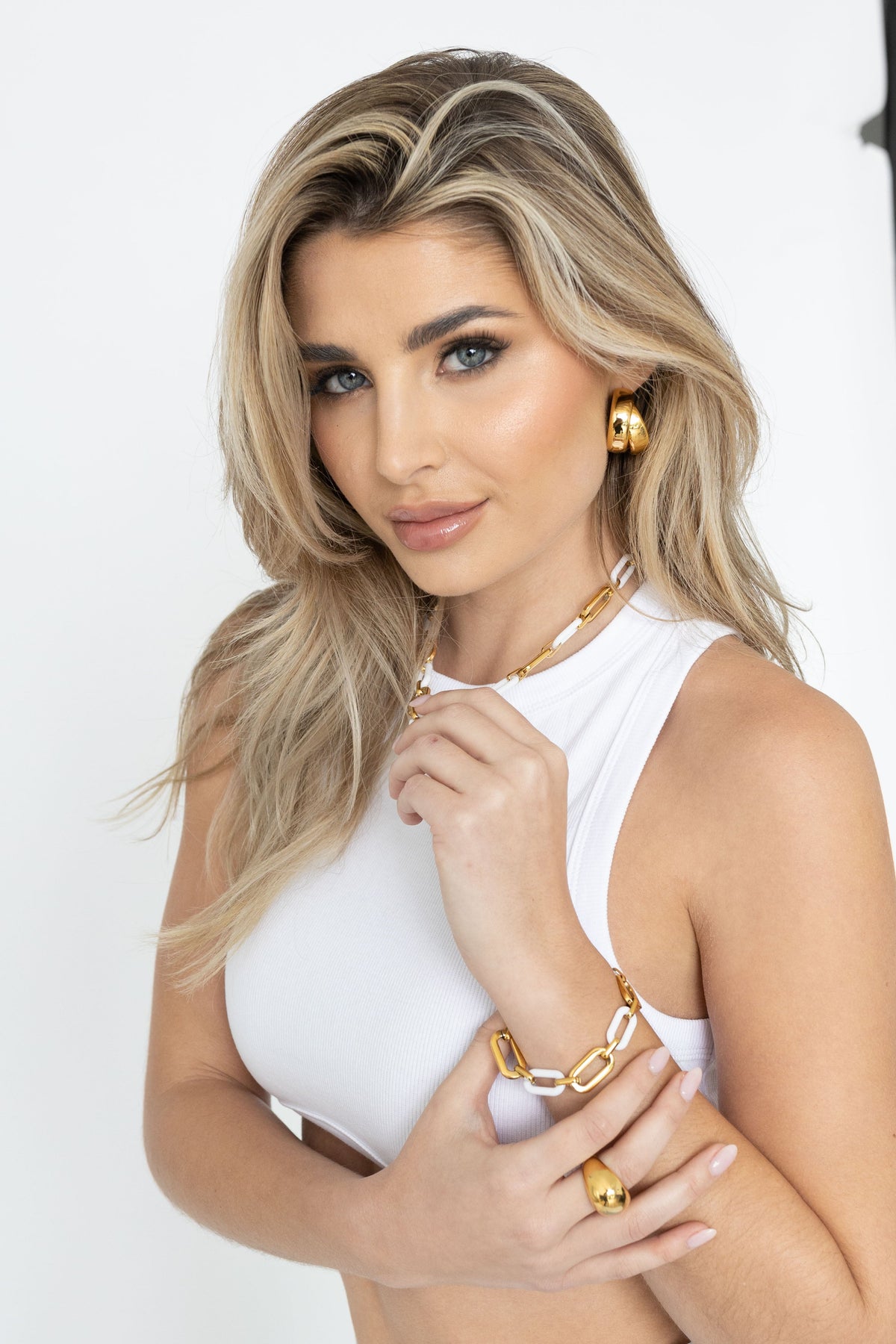 Jenna Acrylic Necklace - White — Soul Flow Apparel