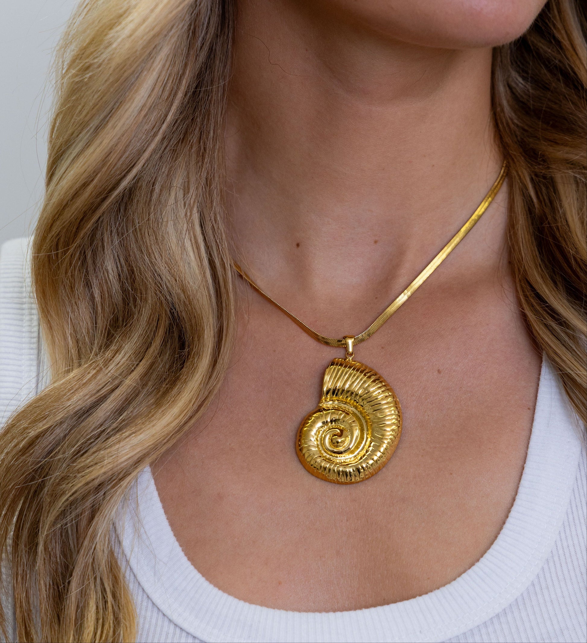 Nylah Shell Pendant Necklace — Soul Flow Apparel